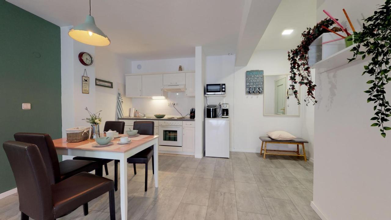 Novigrad Istria Mirta Deluxe Superior 5 Star Apartment, Your Piece Of Heaven By The Sea & Park, With Sea & Park View מראה חיצוני תמונה