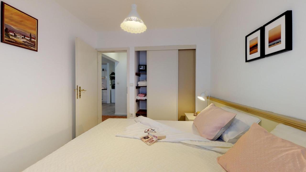 Novigrad Istria Mirta Deluxe Superior 5 Star Apartment, Your Piece Of Heaven By The Sea & Park, With Sea & Park View מראה חיצוני תמונה