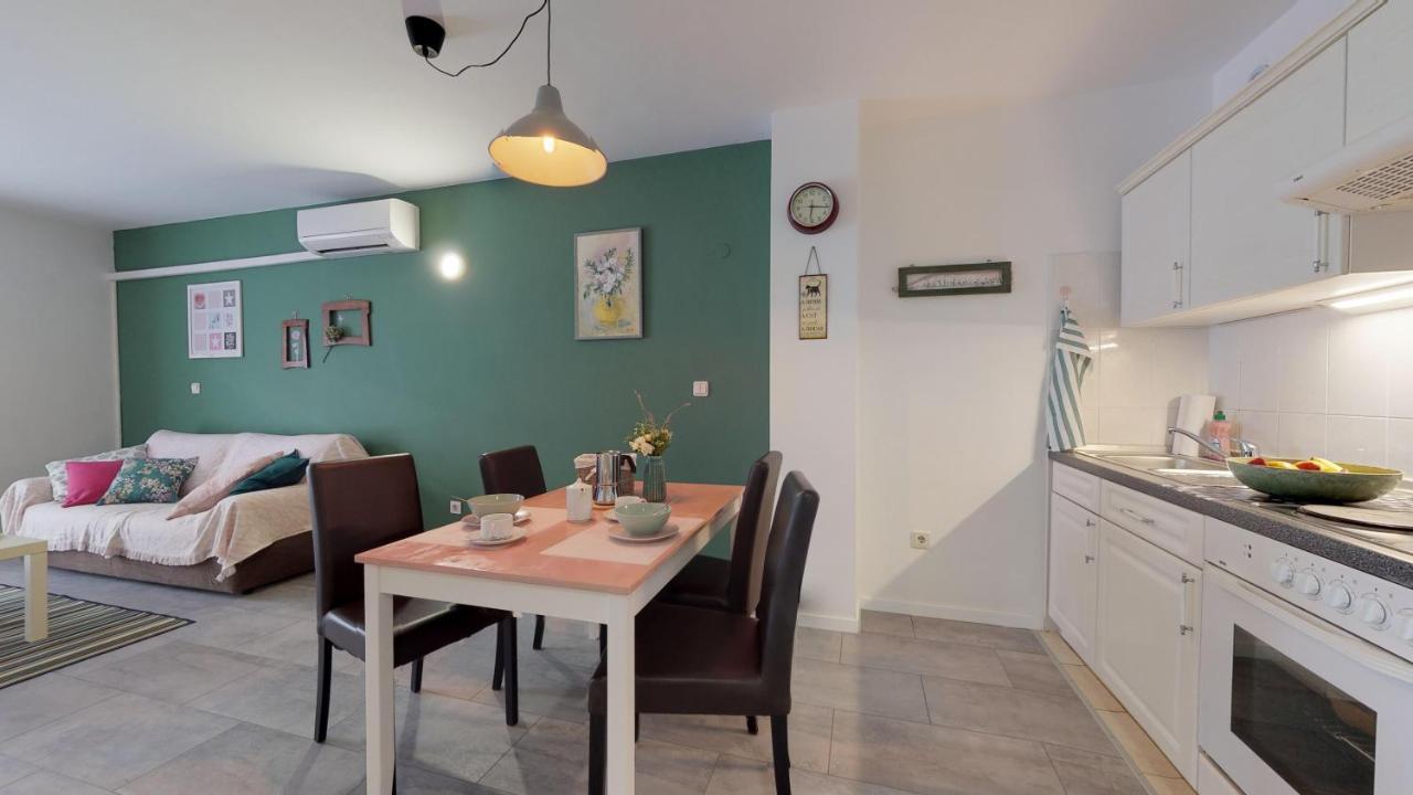 Novigrad Istria Mirta Deluxe Superior 5 Star Apartment, Your Piece Of Heaven By The Sea & Park, With Sea & Park View מראה חיצוני תמונה