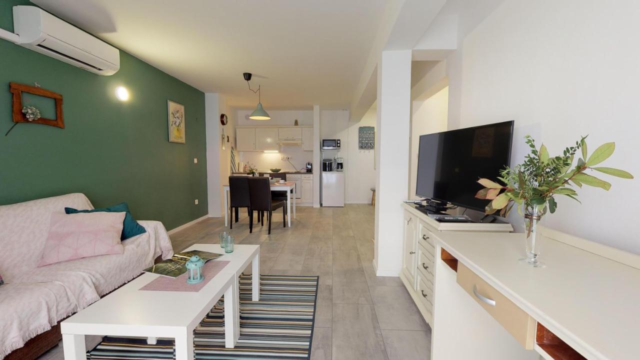 Novigrad Istria Mirta Deluxe Superior 5 Star Apartment, Your Piece Of Heaven By The Sea & Park, With Sea & Park View מראה חיצוני תמונה
