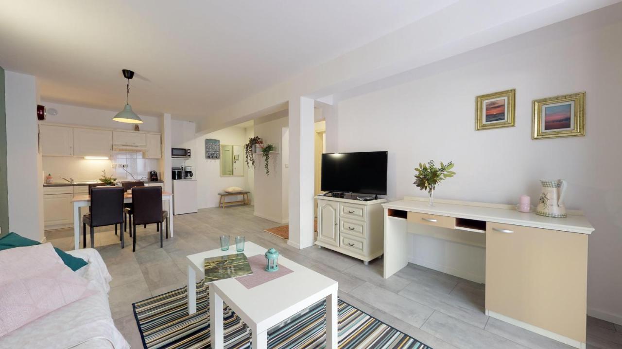 Novigrad Istria Mirta Deluxe Superior 5 Star Apartment, Your Piece Of Heaven By The Sea & Park, With Sea & Park View מראה חיצוני תמונה